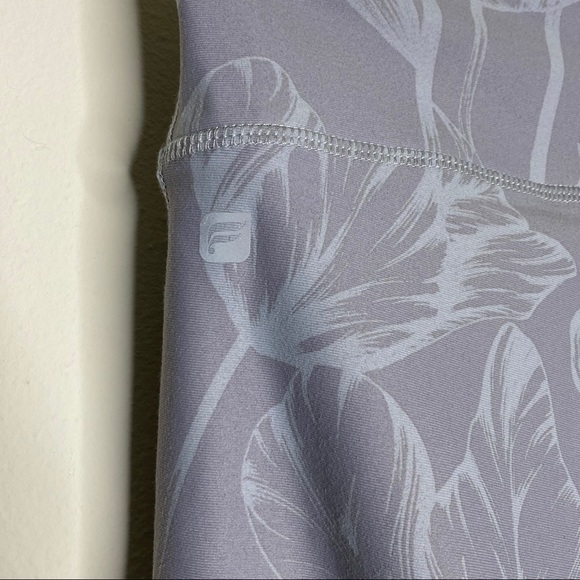 Fabletics Mid-Rise Mesh Powerhold Capri Bloomfield - Picture 7 of 10